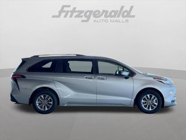 2022 Toyota Sienna LE 8 Passenger
