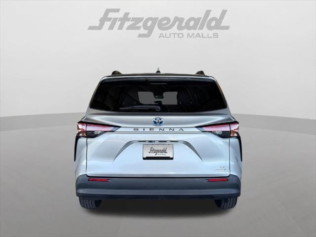 2022 Toyota Sienna LE 8 Passenger