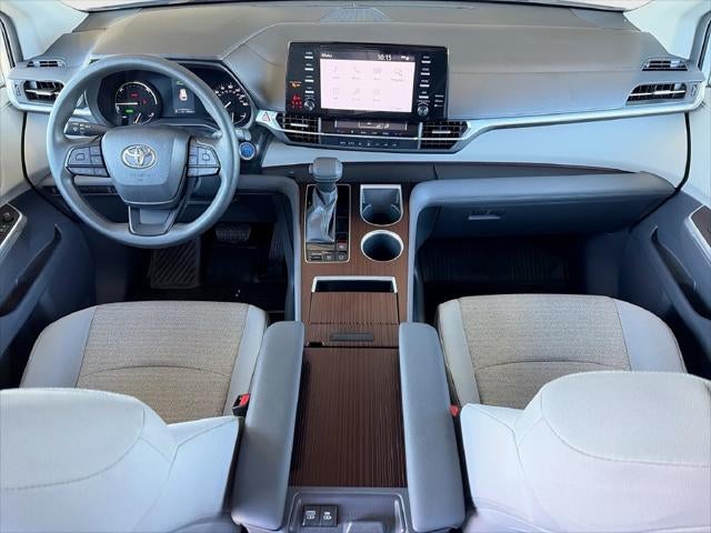 2022 Toyota Sienna LE 8 Passenger
