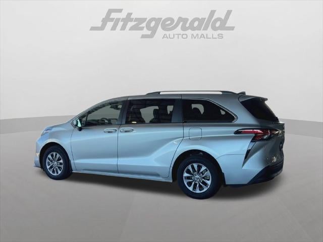 2022 Toyota Sienna LE 8 Passenger