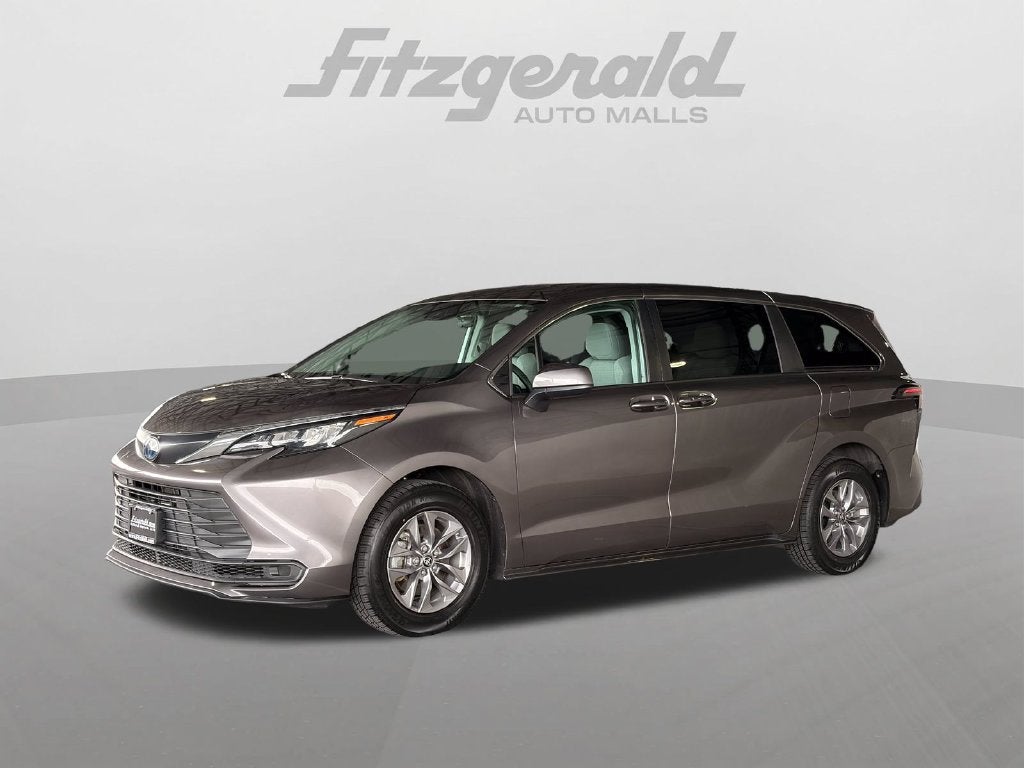 2024 Toyota Sienna LE 8 Passenger