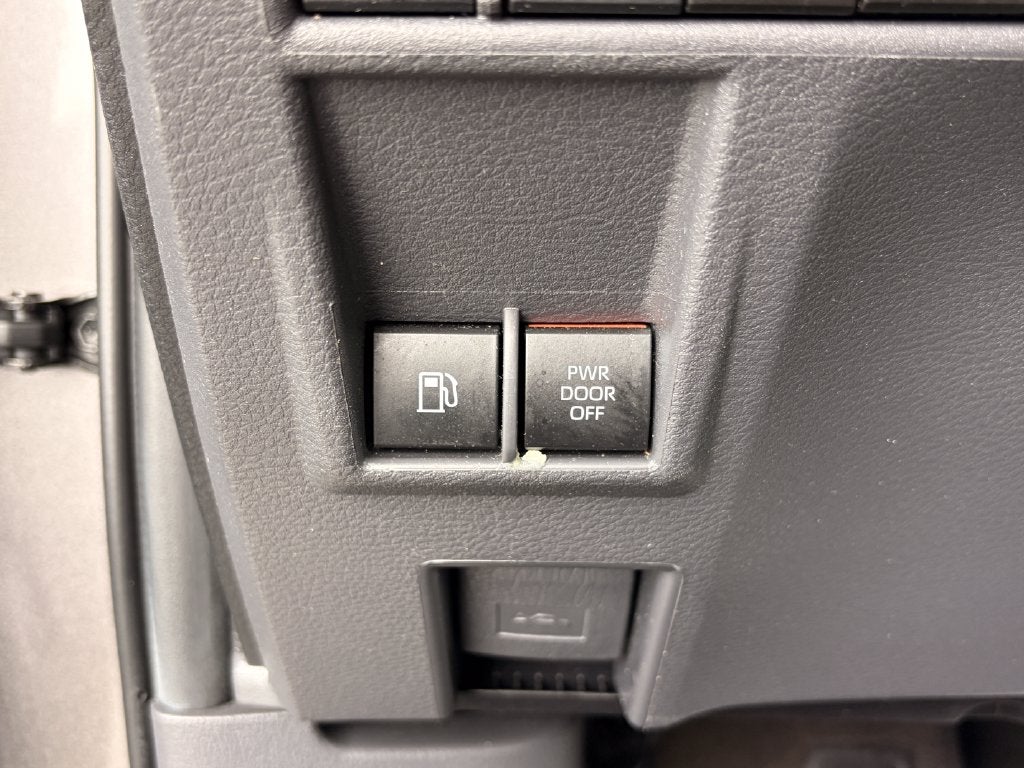 2024 Toyota Sienna LE 8 Passenger