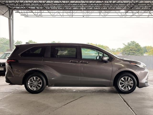 2024 Toyota Sienna LE 8 Passenger