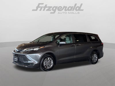 2025 Toyota Sienna LE 8 Passenger