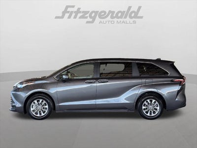 2025 Toyota Sienna LE 8 Passenger