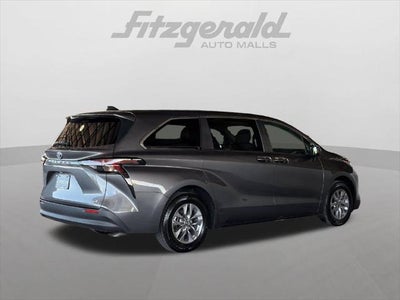 2025 Toyota Sienna LE 8 Passenger