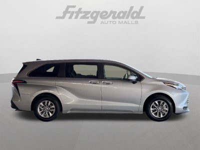 2025 Toyota Sienna LE 8 Passenger