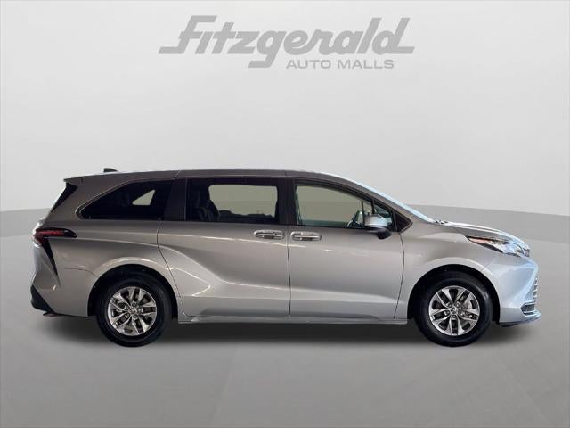 2025 Toyota Sienna LE 8 Passenger