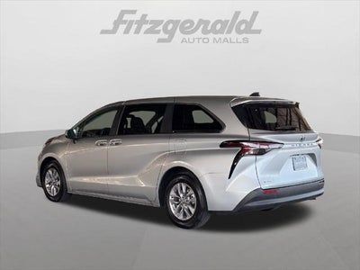 2025 Toyota Sienna LE 8 Passenger