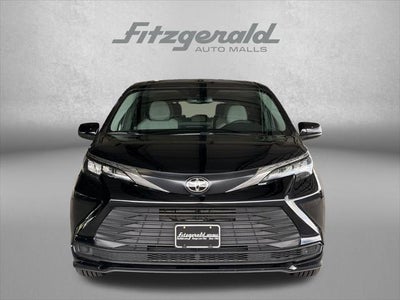 2026 Toyota Sienna LE 8 Passenger