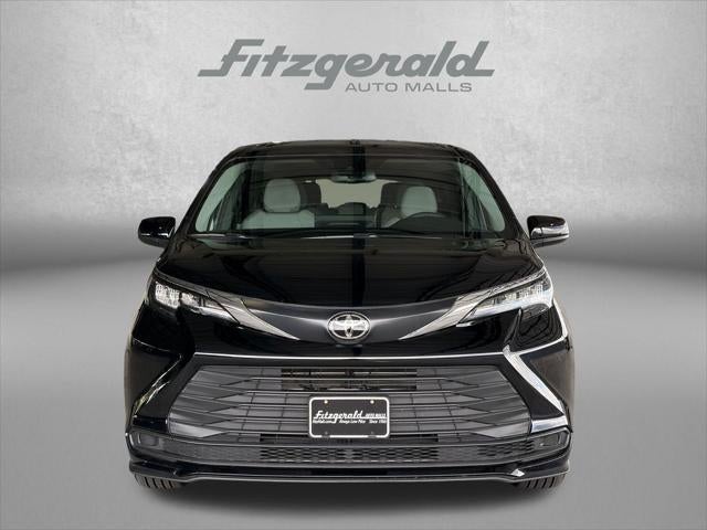 2026 Toyota Sienna LE 8 Passenger