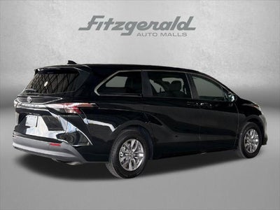 2026 Toyota Sienna LE 8 Passenger