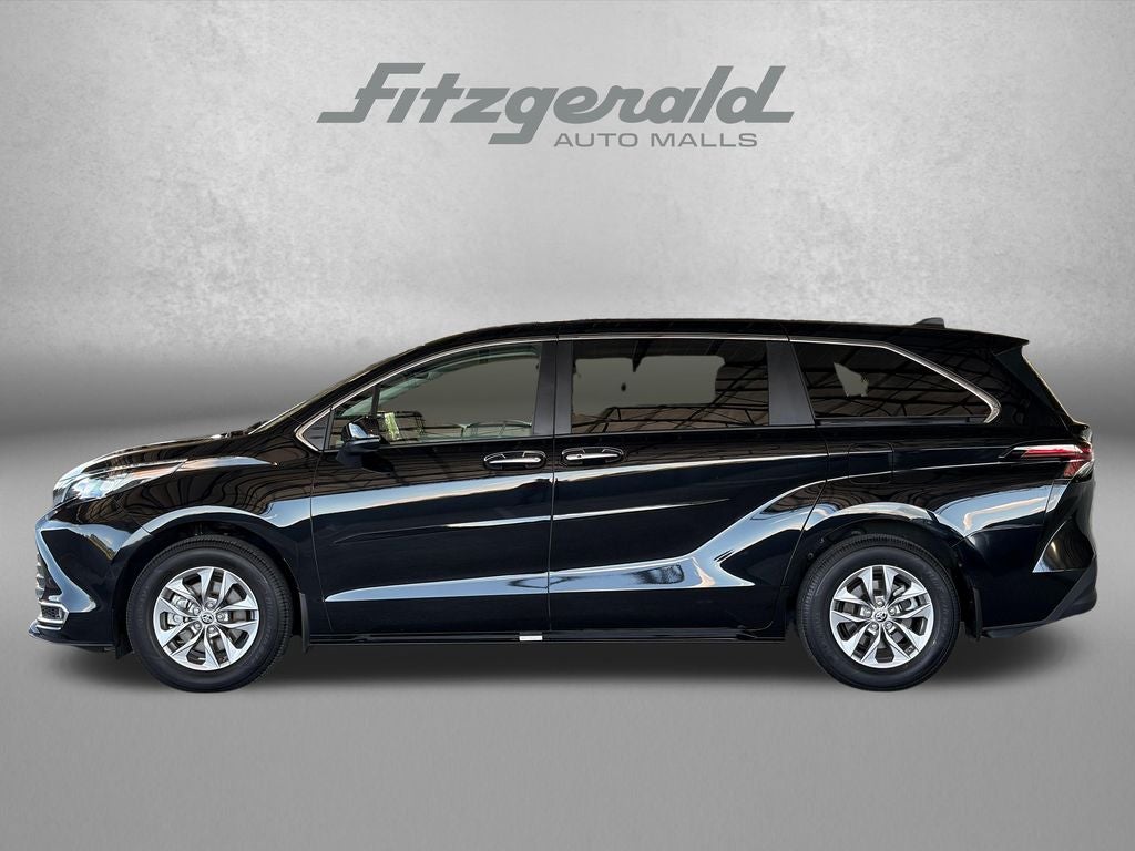 2024 Toyota Sienna XLE 8 Passenger