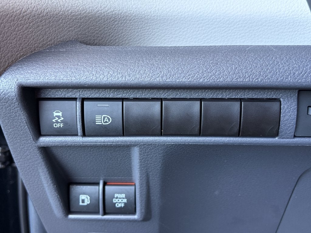 2024 Toyota Sienna XLE 8 Passenger