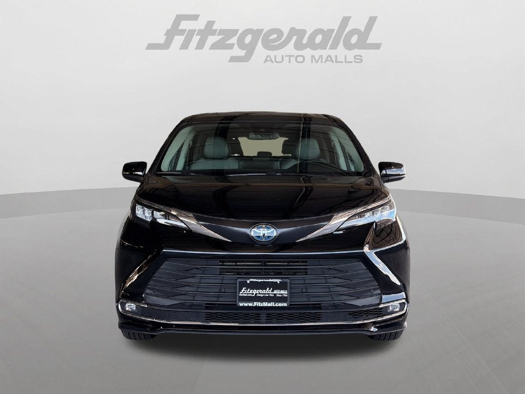2024 Toyota Sienna XLE 8 Passenger