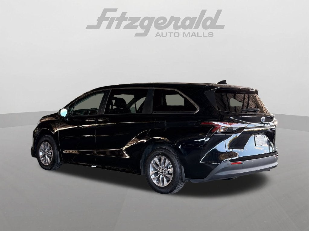 2024 Toyota Sienna XLE 8 Passenger