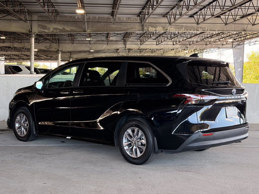 2024 Toyota Sienna XLE 8 Passenger