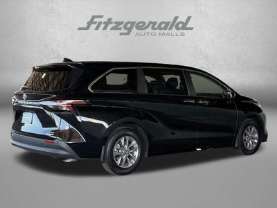 2024 Toyota Sienna XLE 8 Passenger