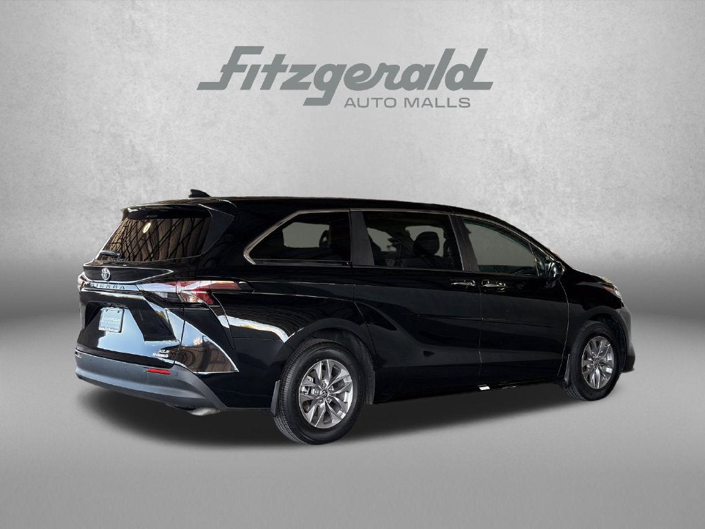 2024 Toyota Sienna XLE 8 Passenger