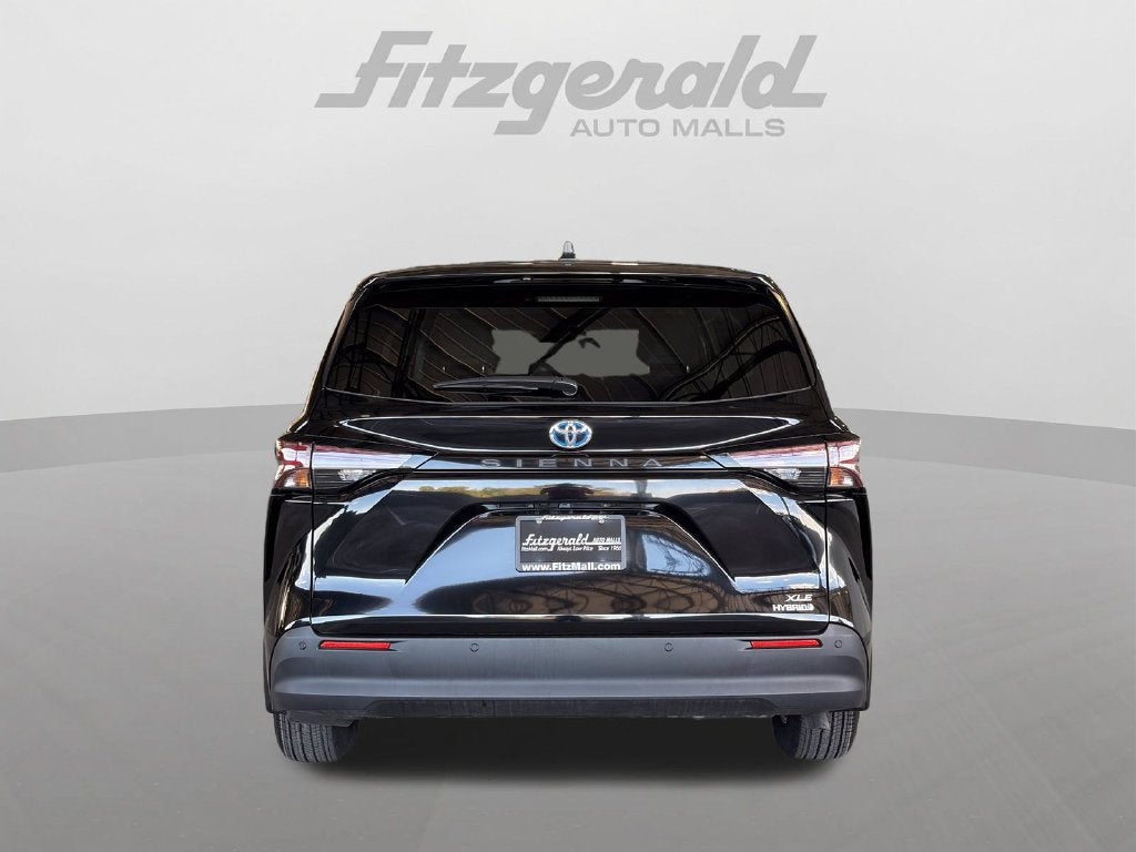 2024 Toyota Sienna XLE 8 Passenger