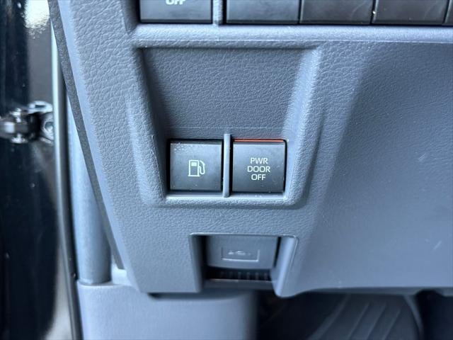 2024 Toyota Sienna XLE 8 Passenger