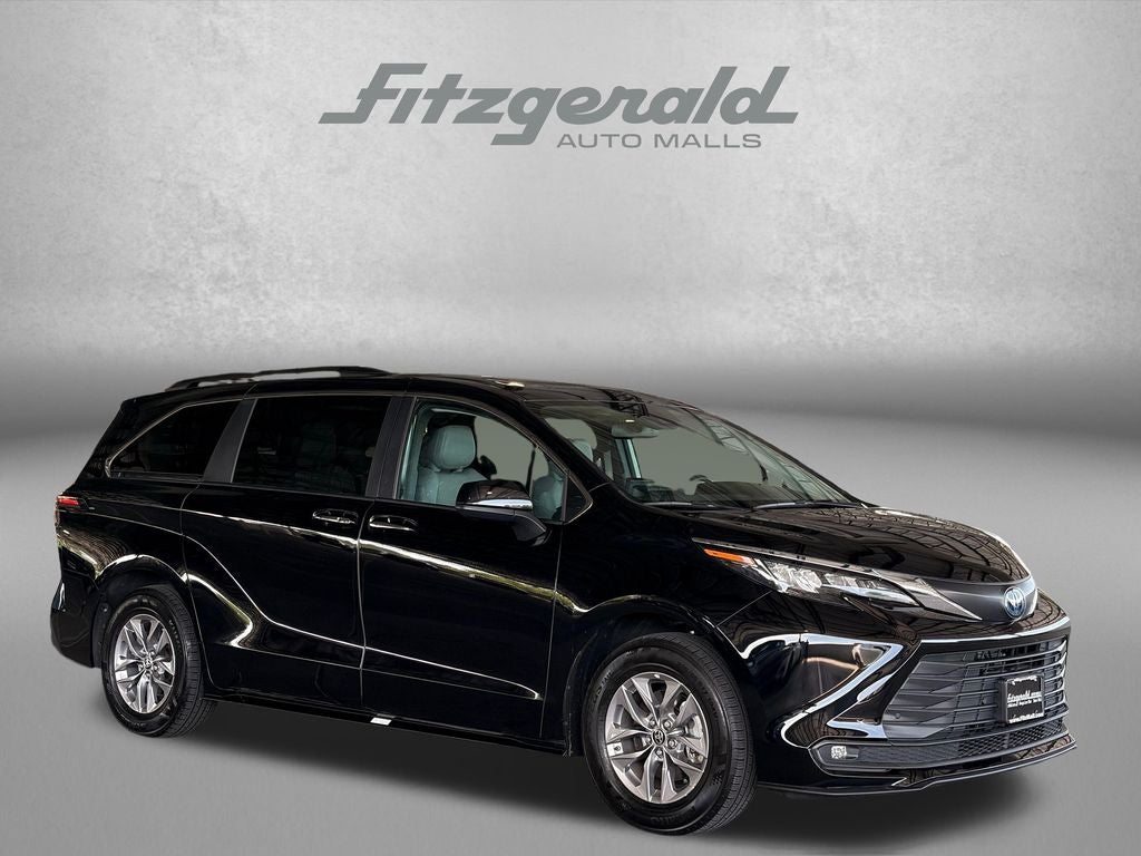 2025 Toyota Sienna XLE 8 Passenger