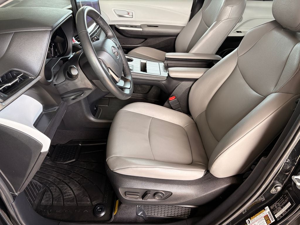 2025 Toyota Sienna XLE 8 Passenger