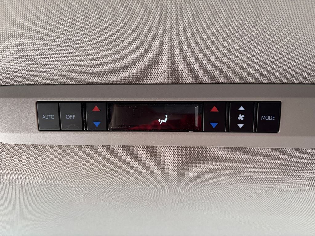 2025 Toyota Sienna XLE 8 Passenger