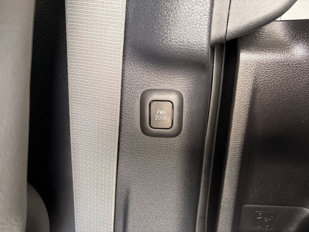 2025 Toyota Sienna XLE 8 Passenger