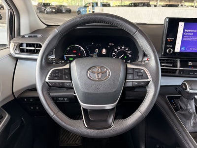 2025 Toyota Sienna XLE 8 Passenger
