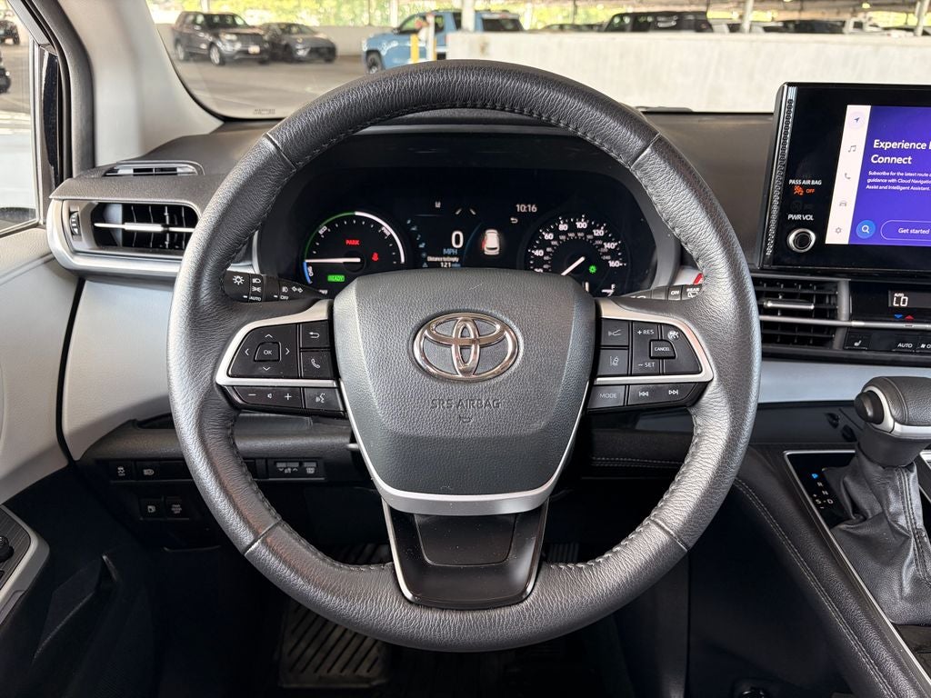2025 Toyota Sienna XLE 8 Passenger