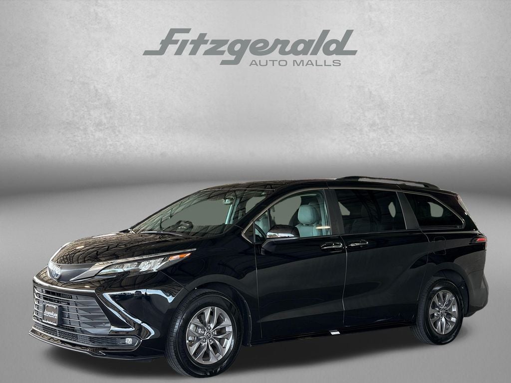 2025 Toyota Sienna XLE 8 Passenger