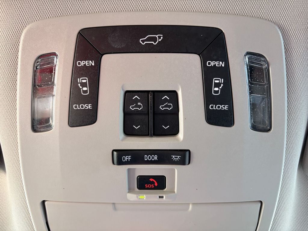 2025 Toyota Sienna XLE 8 Passenger