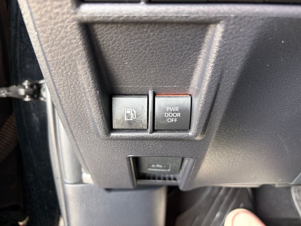 2025 Toyota Sienna XLE 8 Passenger