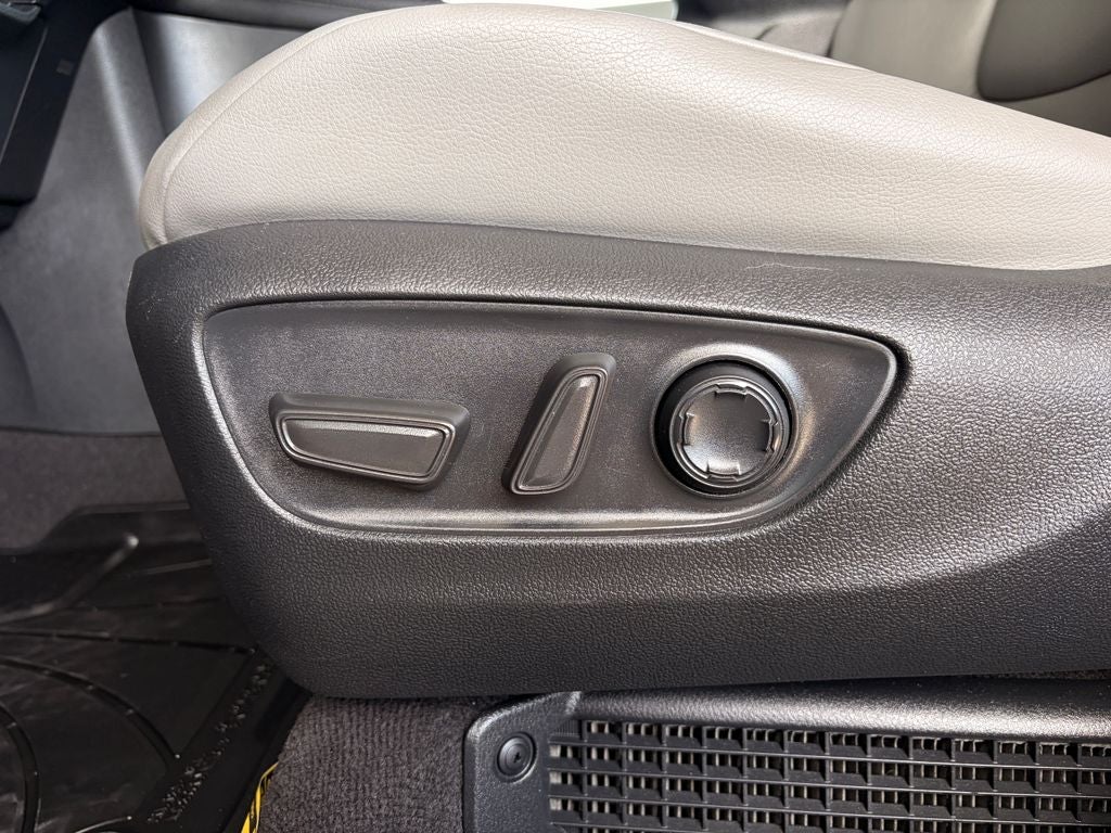2025 Toyota Sienna XLE 8 Passenger