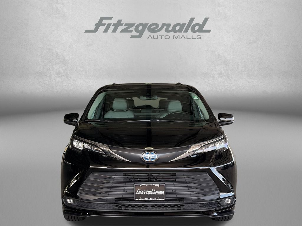 2025 Toyota Sienna XLE 8 Passenger