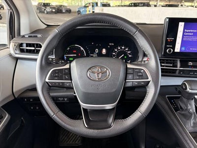 2025 Toyota Sienna XLE 8 Passenger