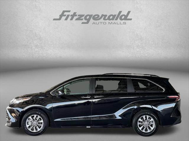 2025 Toyota Sienna XLE 8 Passenger