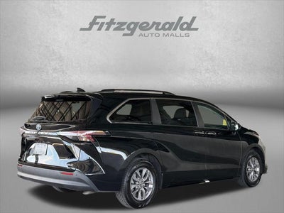 2025 Toyota Sienna XLE 8 Passenger