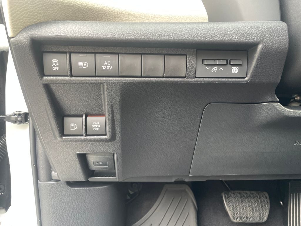 2026 Toyota Sienna Limited 7 Passenger