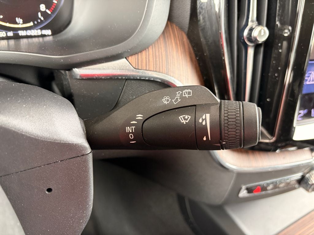 2021 Volvo XC60 T5 Momentum