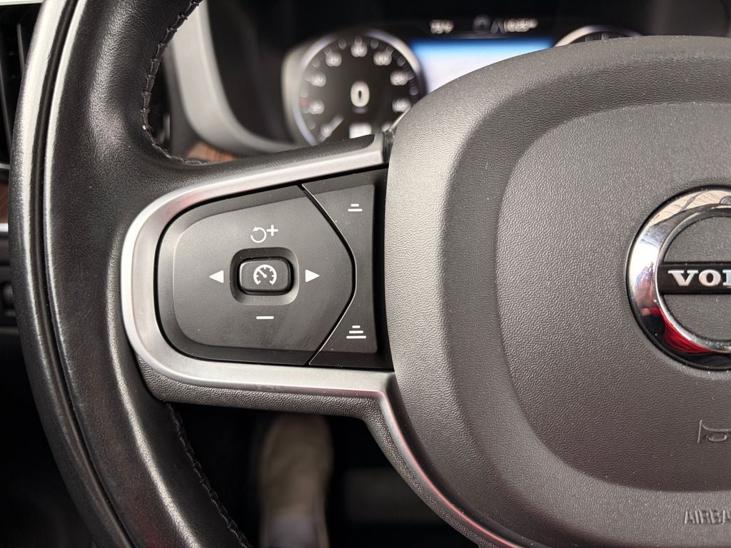 2021 Volvo XC60 T5 Momentum