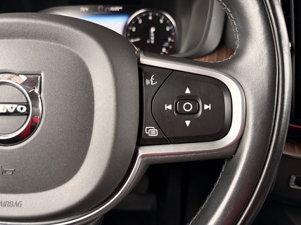 2021 Volvo XC60 T5 Momentum