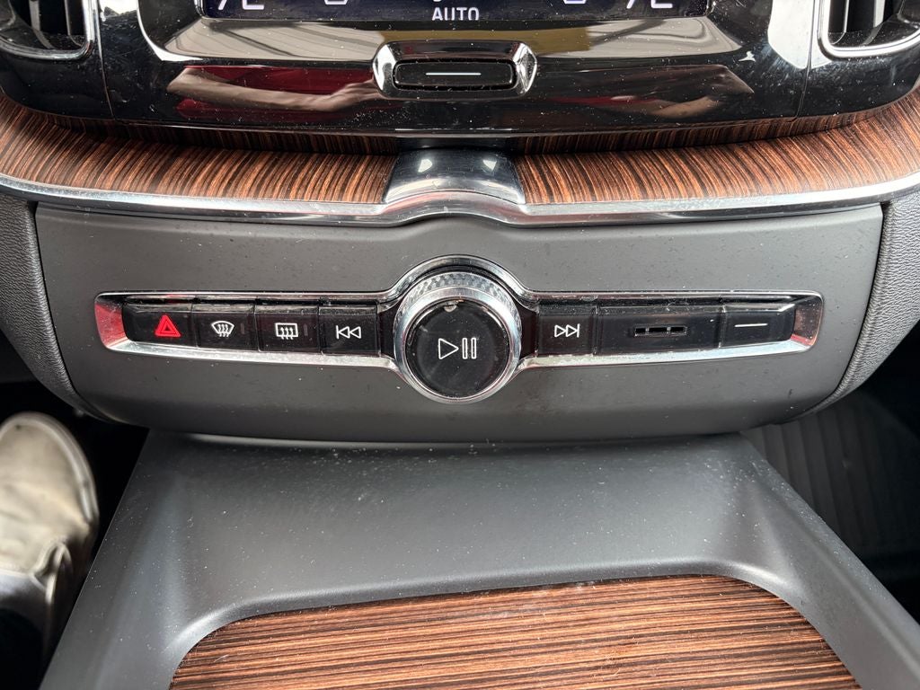 2021 Volvo XC60 T5 Momentum