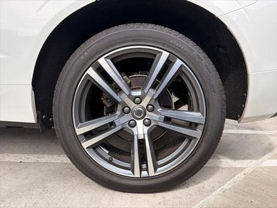 2021 Volvo XC60 T5 Momentum