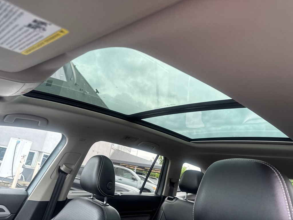 2021 Volkswagen Atlas 3.6L V6 SE w/Technology R-Line
