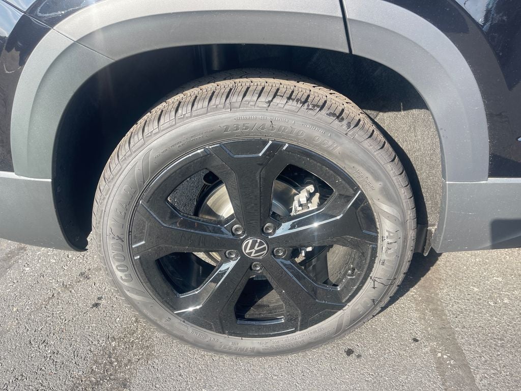 2026 Volkswagen Taos 1.5T SE Black