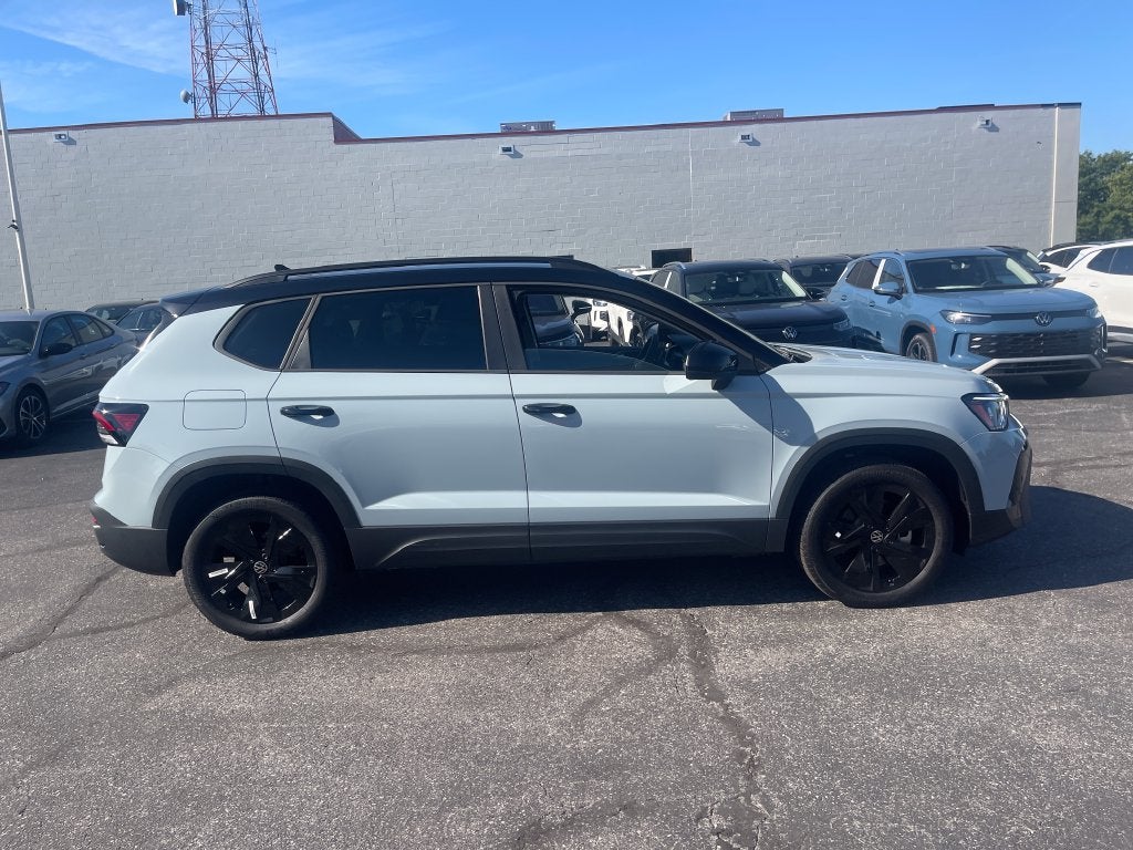 2026 Volkswagen Taos 1.5T SE Black