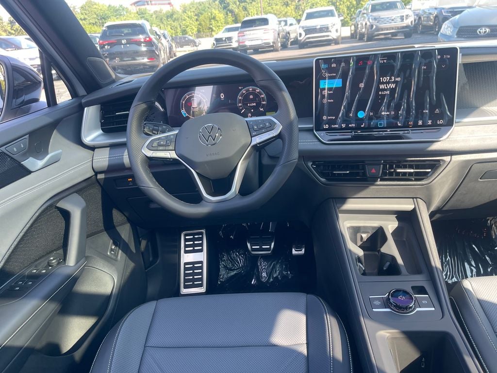 2026 Volkswagen Tiguan 2.0T SE R-Line Black