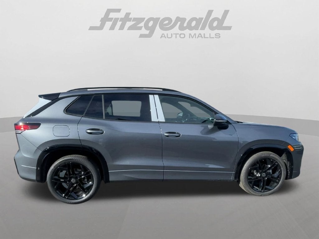 2026 Volkswagen Tiguan 2.0T SE R-Line Black